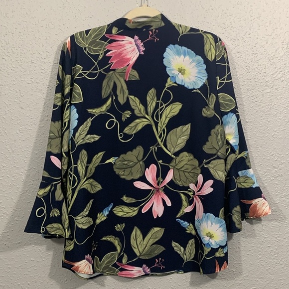 Ann Taylor Navy Floral Flutter Sleeve Open Mandarin Collar Pull-Over Blouse sz M - Picture 9 of 13